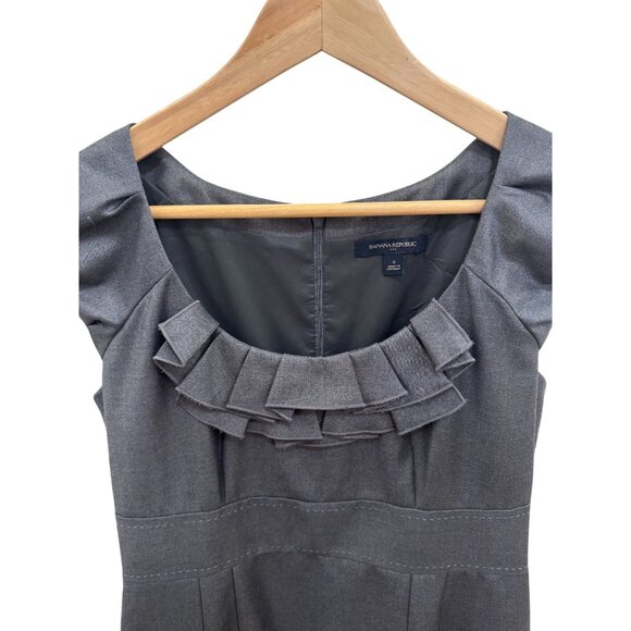 Banana Republic Gray Cap Sleeve Dress, Ruffle Front, Zip Back Size 6 - Picture 3 of 5
